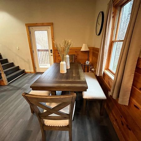 Smokey Mountain Retreat, Hot Tub, Game Room, Sleeps 8! Gatlinburg Exterior foto