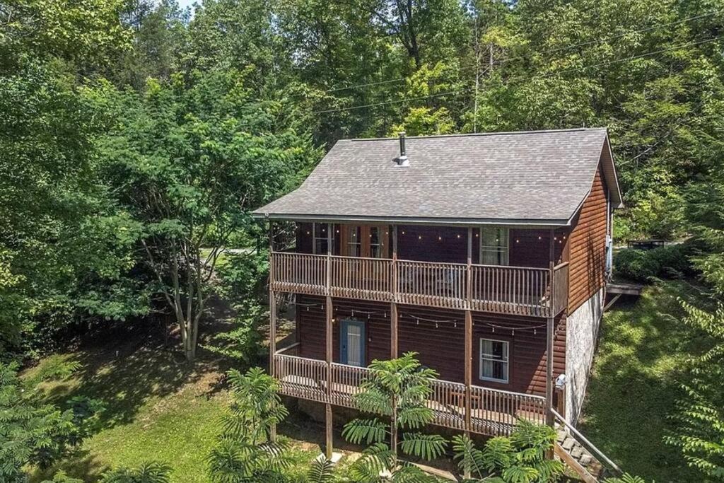 Smokey Mountain Retreat, Hot Tub, Game Room, Sleeps 8! Gatlinburg Exterior foto