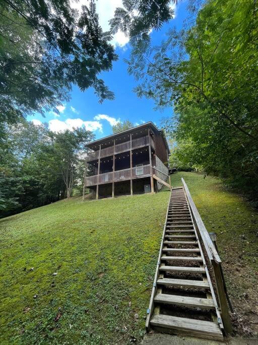 Smokey Mountain Retreat, Hot Tub, Game Room, Sleeps 8! Gatlinburg Exterior foto