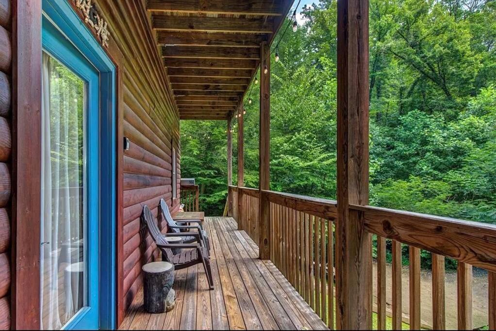 Smokey Mountain Retreat, Hot Tub, Game Room, Sleeps 8! Gatlinburg Exterior foto