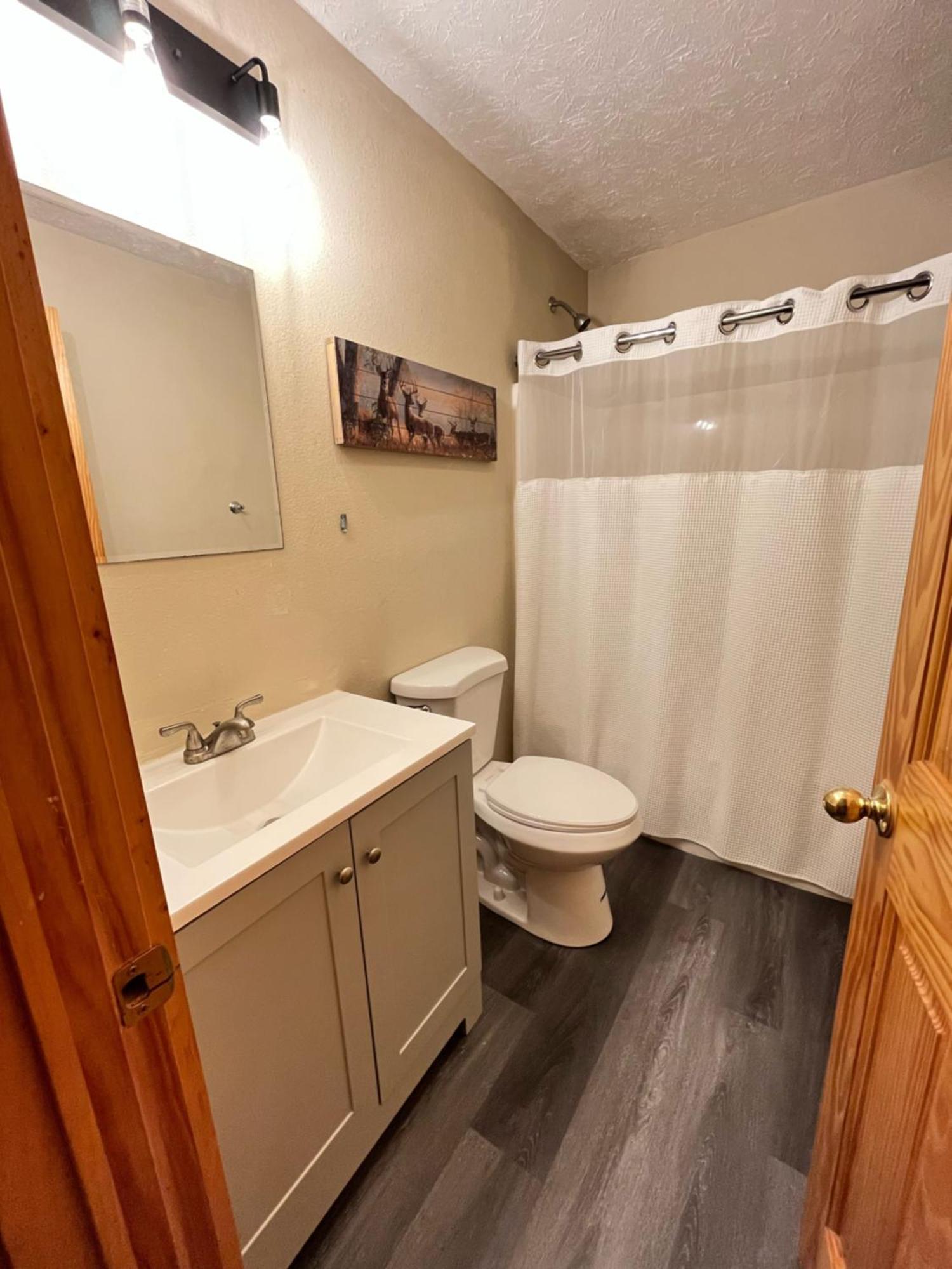 Smokey Mountain Retreat, Hot Tub, Game Room, Sleeps 8! Gatlinburg Exterior foto