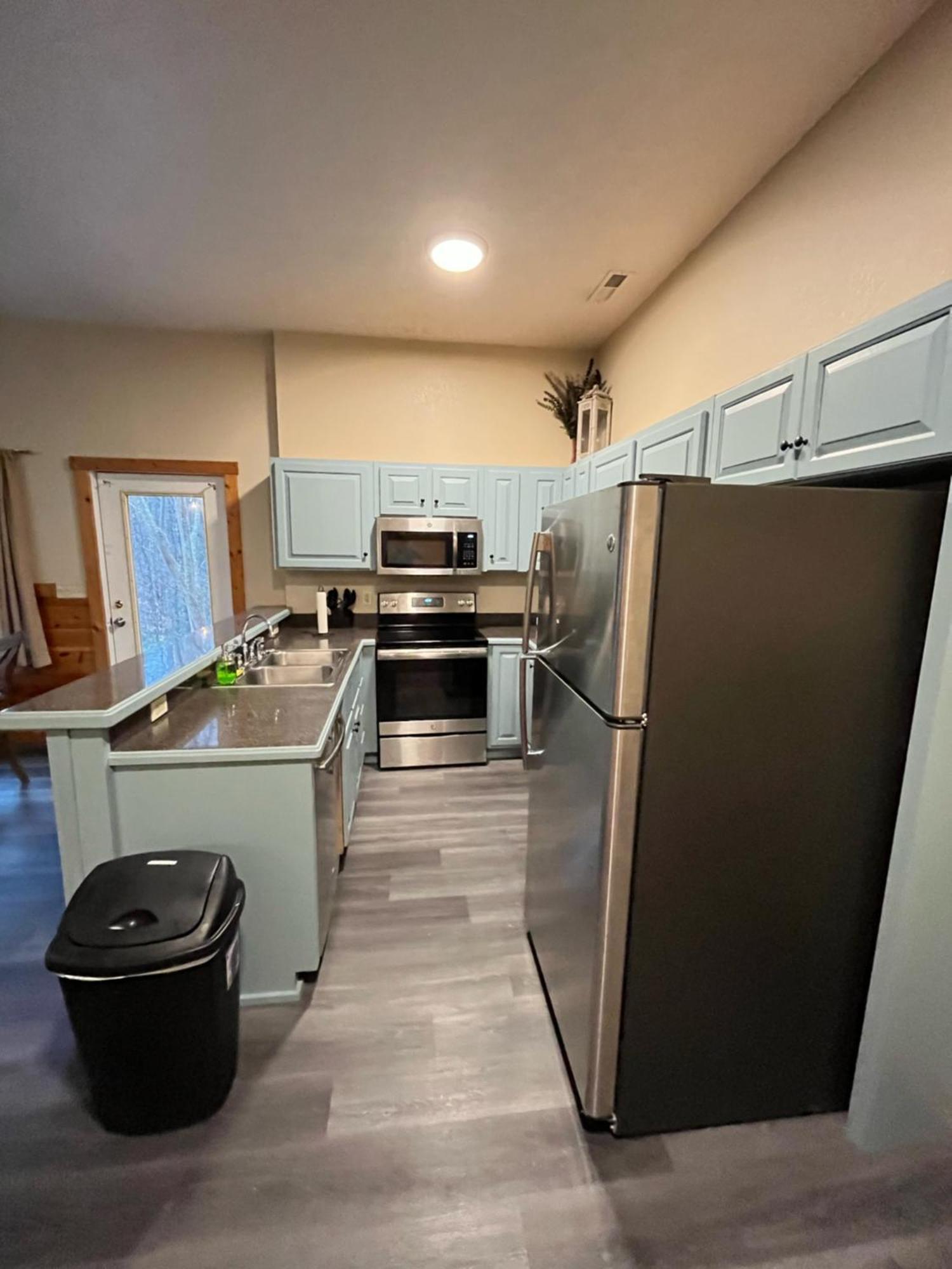 Smokey Mountain Retreat, Hot Tub, Game Room, Sleeps 8! Gatlinburg Exterior foto