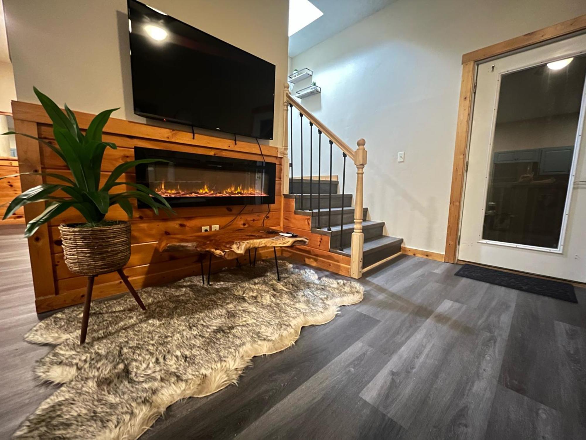 Smokey Mountain Retreat, Hot Tub, Game Room, Sleeps 8! Gatlinburg Exterior foto