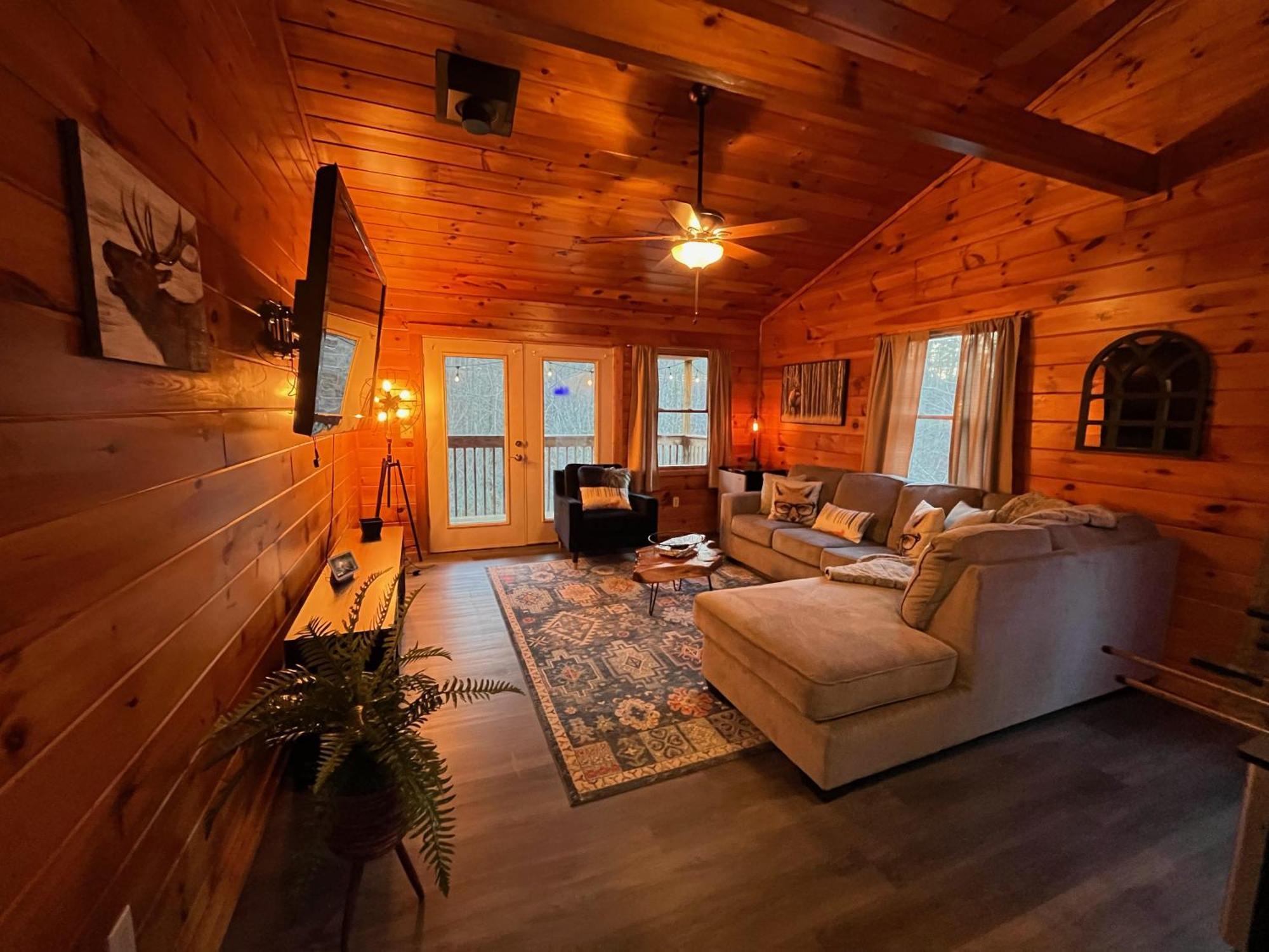 Smokey Mountain Retreat, Hot Tub, Game Room, Sleeps 8! Gatlinburg Exterior foto