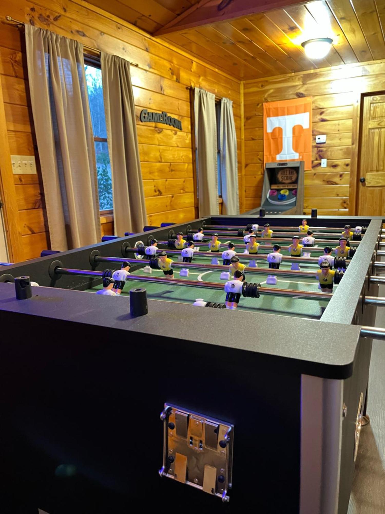 Smokey Mountain Retreat, Hot Tub, Game Room, Sleeps 8! Gatlinburg Exterior foto