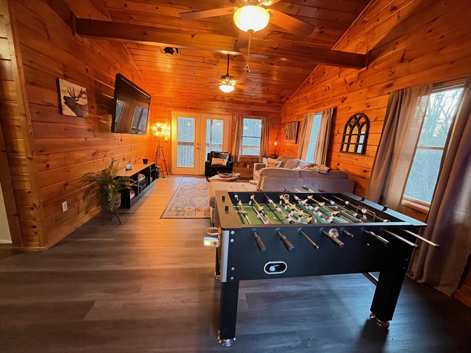 Smokey Mountain Retreat, Hot Tub, Game Room, Sleeps 8! Gatlinburg Exterior foto