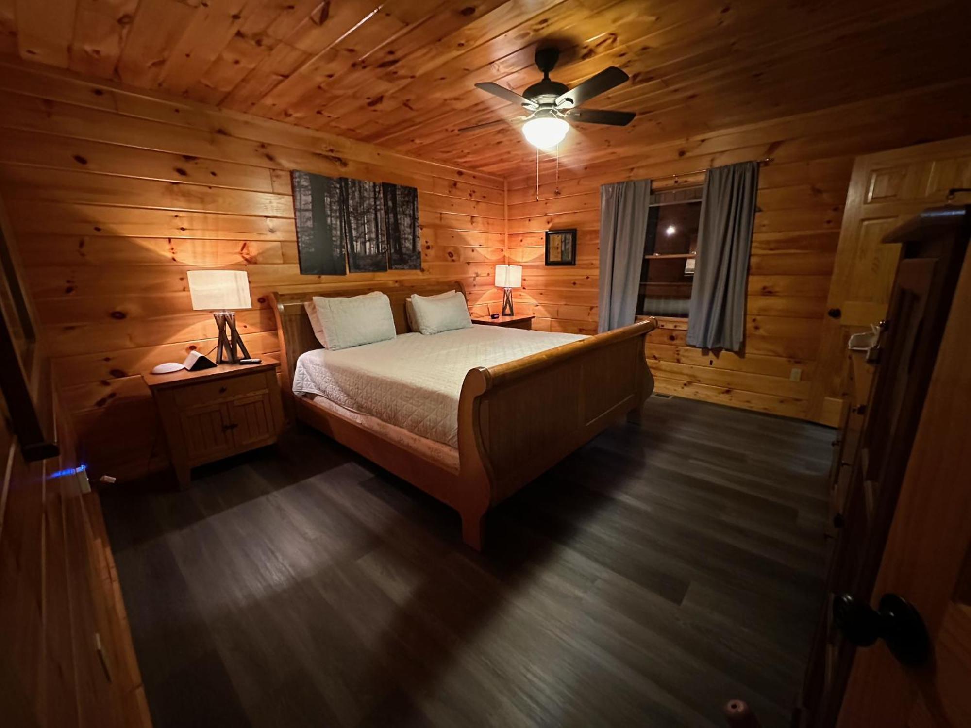 Smokey Mountain Retreat, Hot Tub, Game Room, Sleeps 8! Gatlinburg Exterior foto