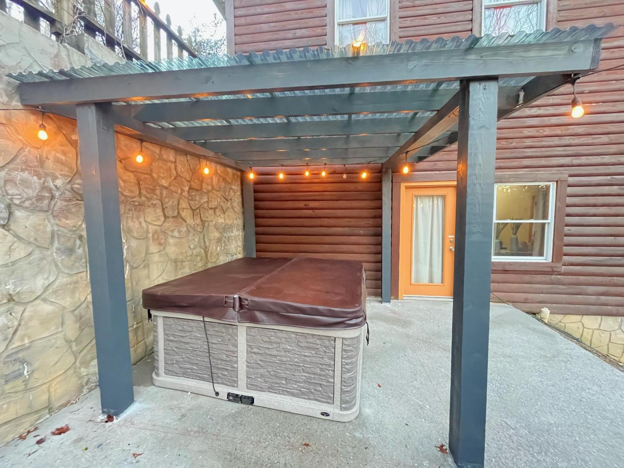 Smokey Mountain Retreat, Hot Tub, Game Room, Sleeps 8! Gatlinburg Exterior foto