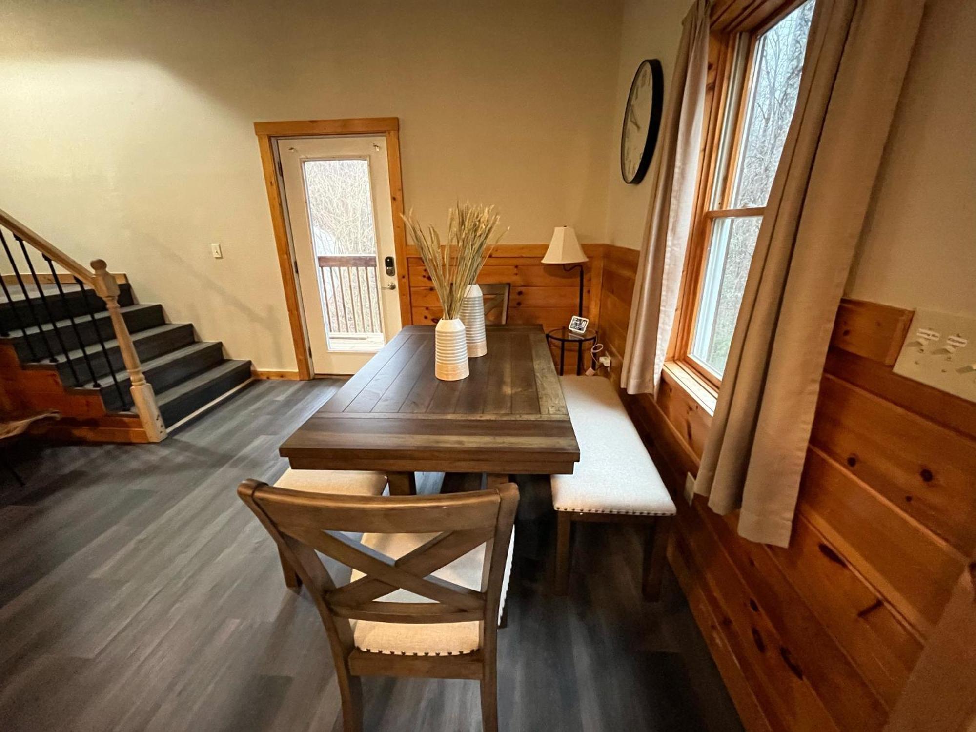 Smokey Mountain Retreat, Hot Tub, Game Room, Sleeps 8! Gatlinburg Exterior foto