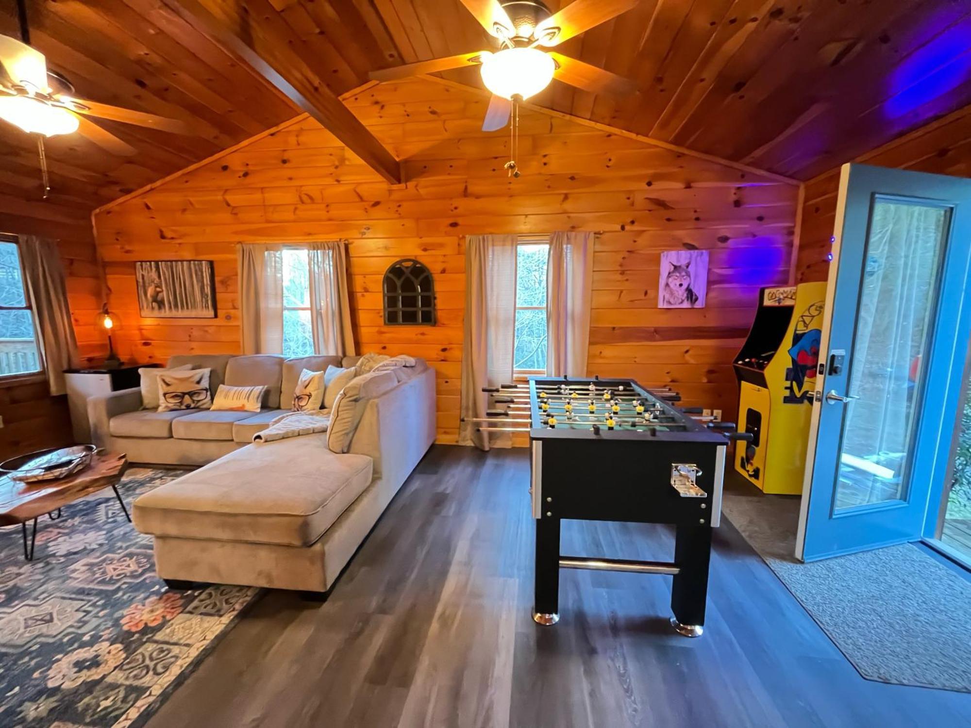 Smokey Mountain Retreat, Hot Tub, Game Room, Sleeps 8! Gatlinburg Exterior foto